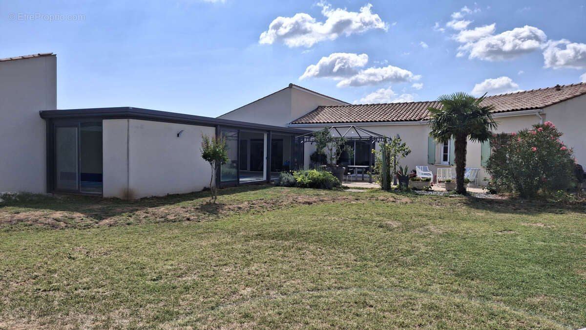 Maison à SAINT-SIMON-DE-PELLOUAILLE