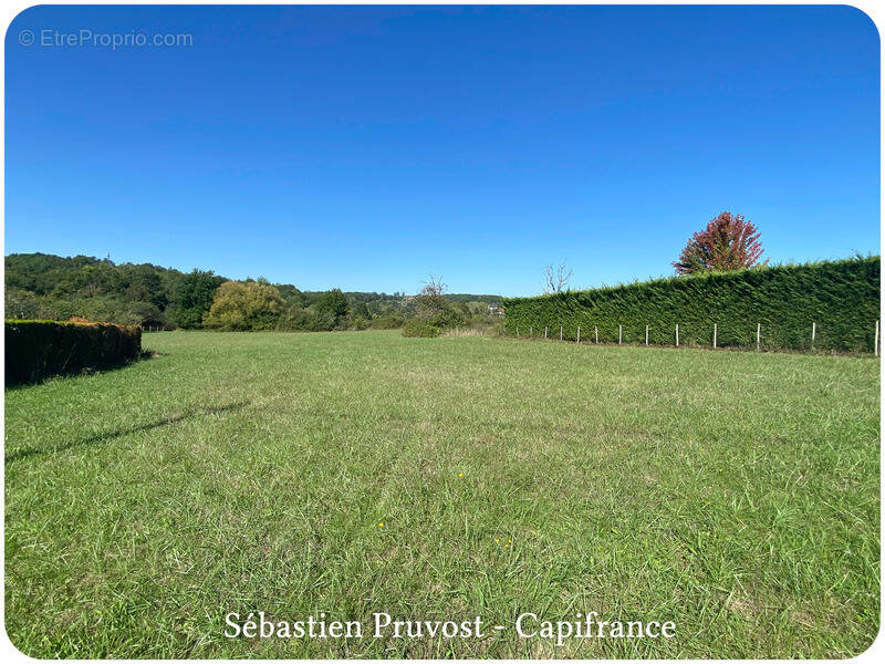 Terrain à MILHAC-DE-NONTRON