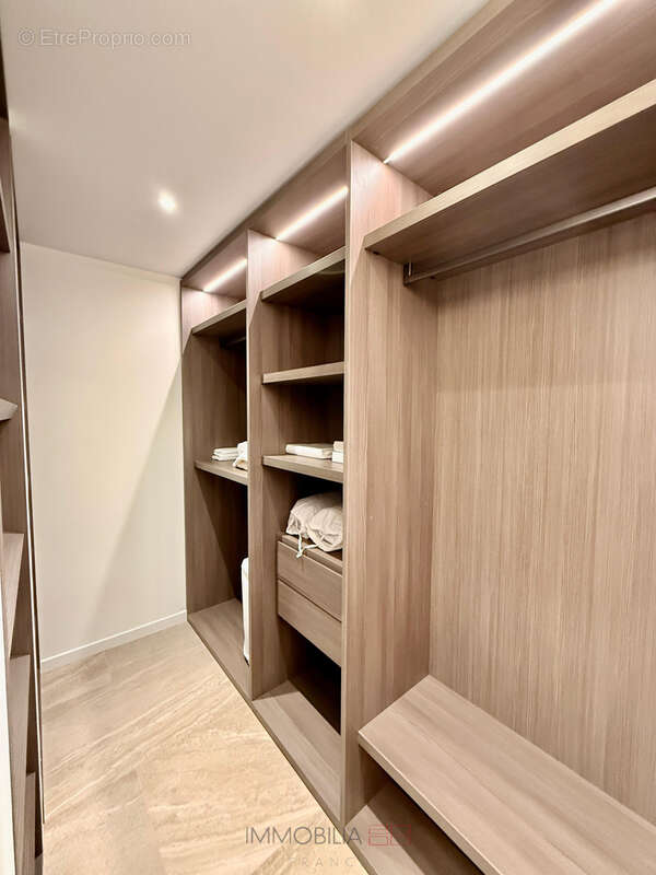 Appartement rénové avec des materiaux de luxe - garage et cave - photo 13