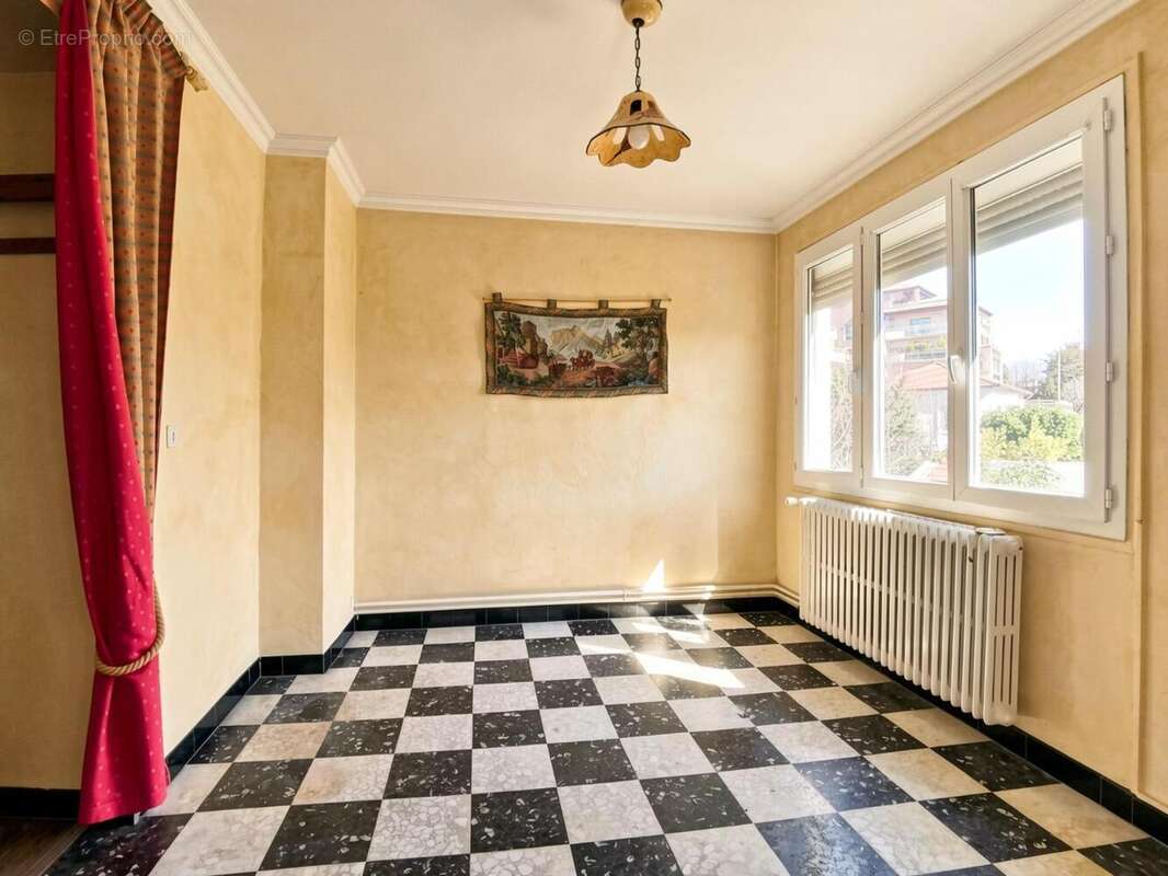   - Appartement à AUBENAS