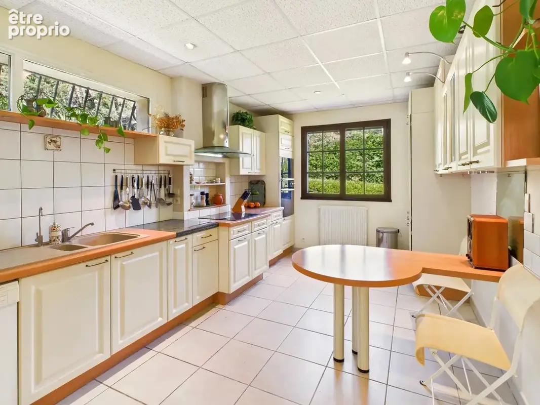 Belle Propriété Indépendante de 5 Chambres Avec Piscine, Vues et Garage - photo 3