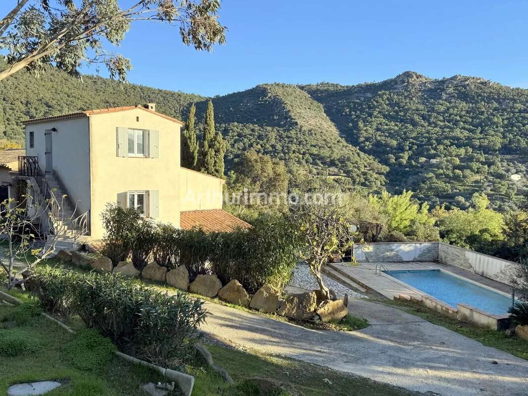 Maison à PLAN-DE-LA-TOUR