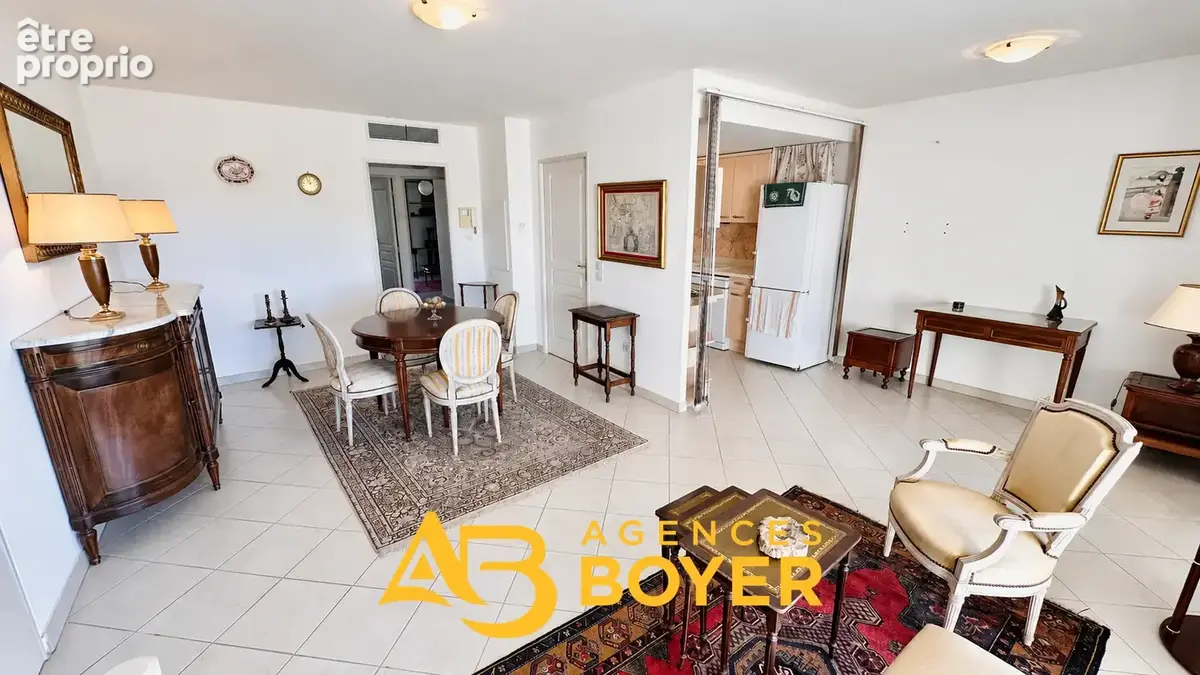 BANDOL CENTRE-VILLE   T4 de plus de 83 m2 avec terrasse et balcon, 2 garages possibles en sus - photo 6