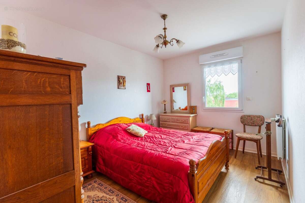 Chambre 1 - Appartement à ERQUINGHEM-LYS