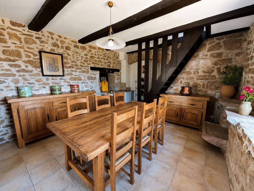 Maison à SALLES-LA-SOURCE