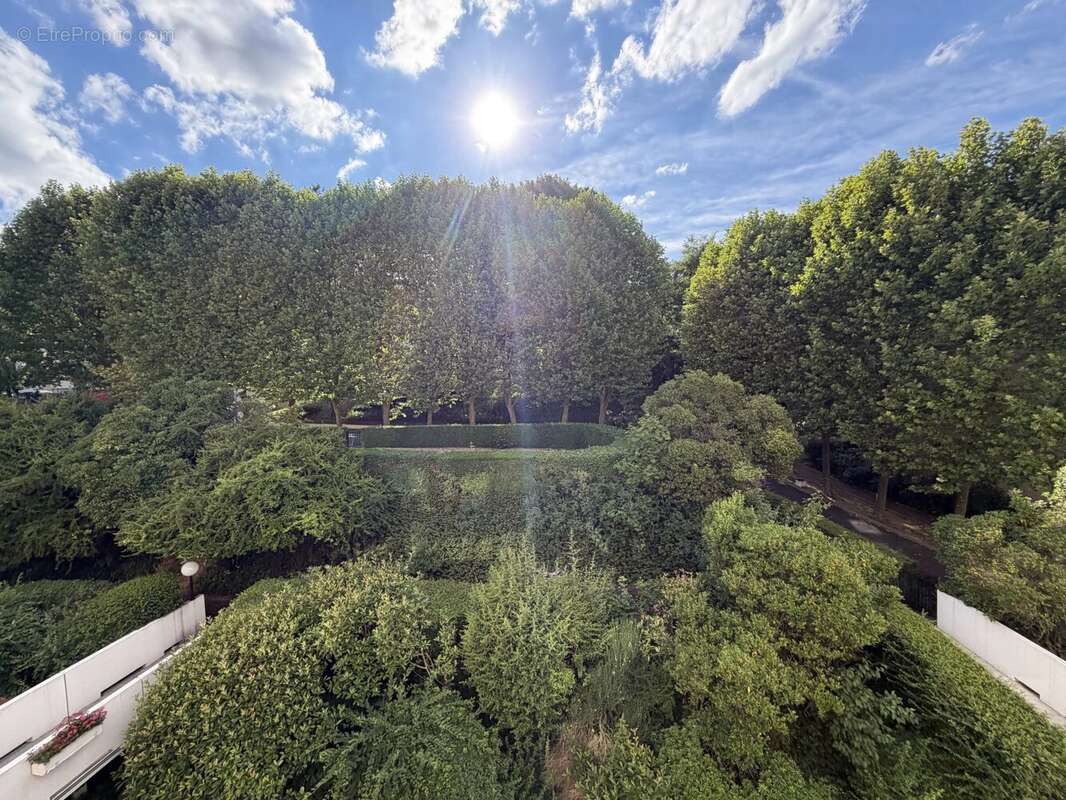 Bougival – Appartement familial 3 chambres avec terrasse et parking – Résidence arborée avec piscine - photo 15