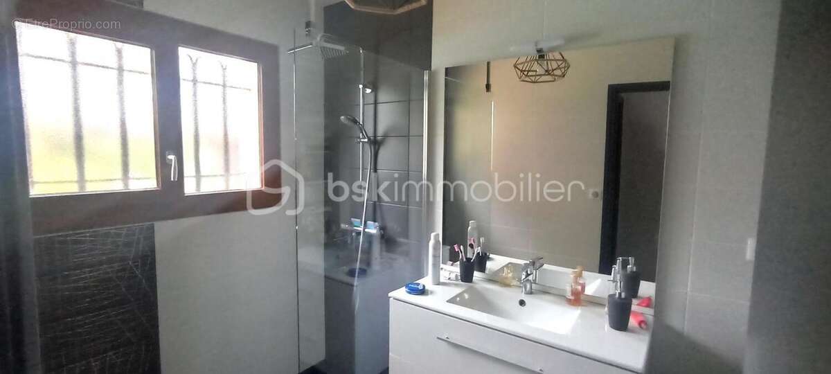 Maison à SAUGNAC-ET-CAMBRAN