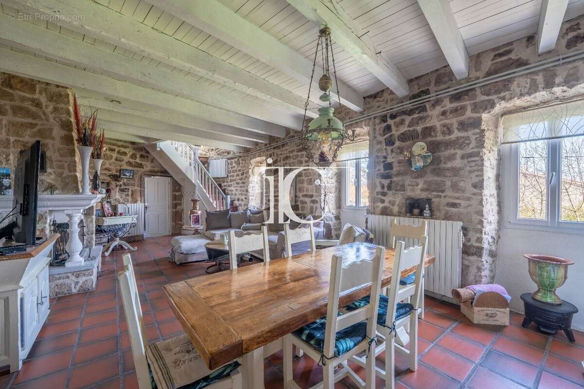 Maison à LABLACHERE