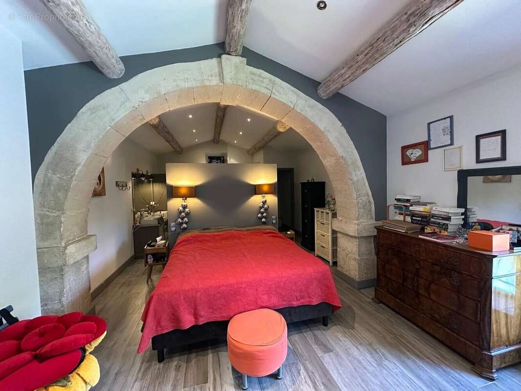 Maison à MOURIES