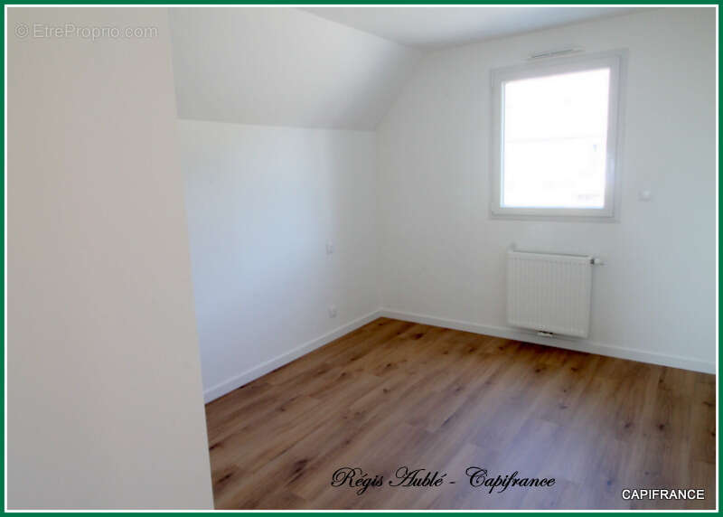 Maison à MONTREUIL-LE-GAST