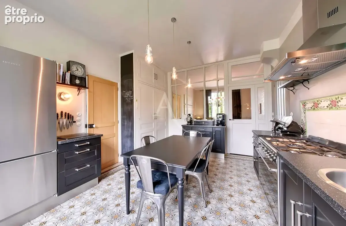Maison de caractère rénovée 7 pièces + cave totale et Garage - photo 5