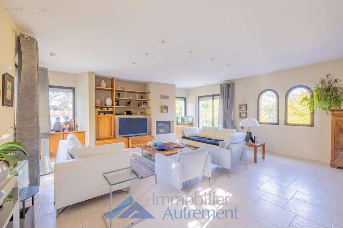 Maison à LE THOLONET