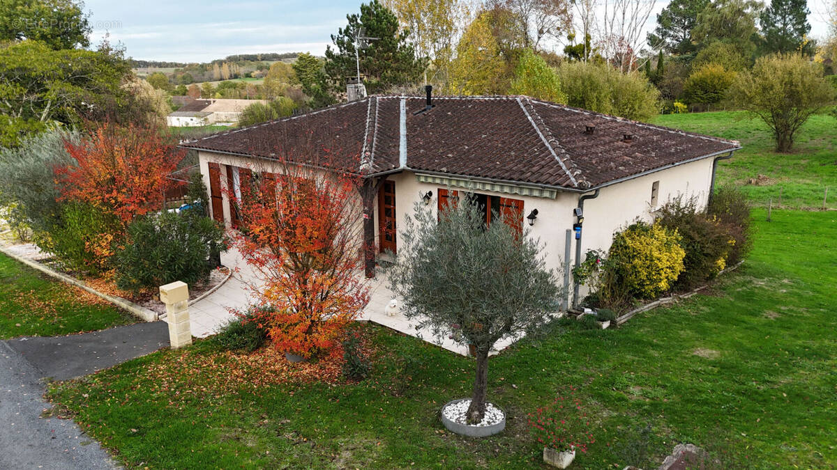 Maison à FOUGUEYROLLES