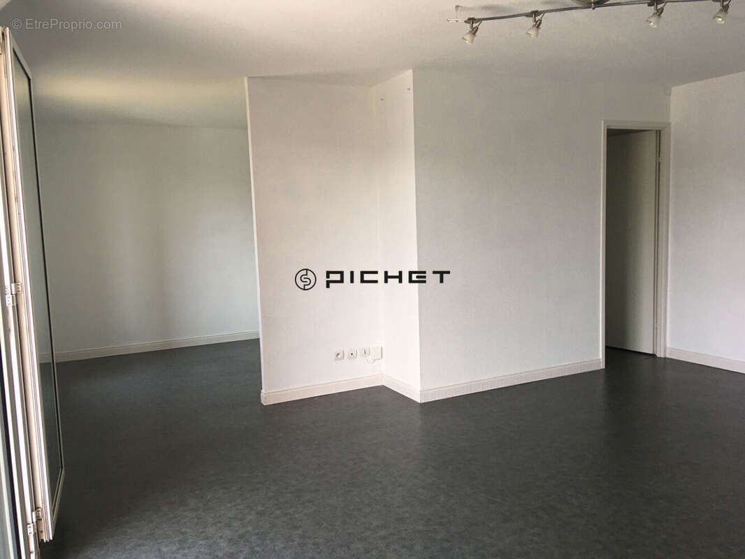 Appartement  T2 BIS - 48 m² - photo 3