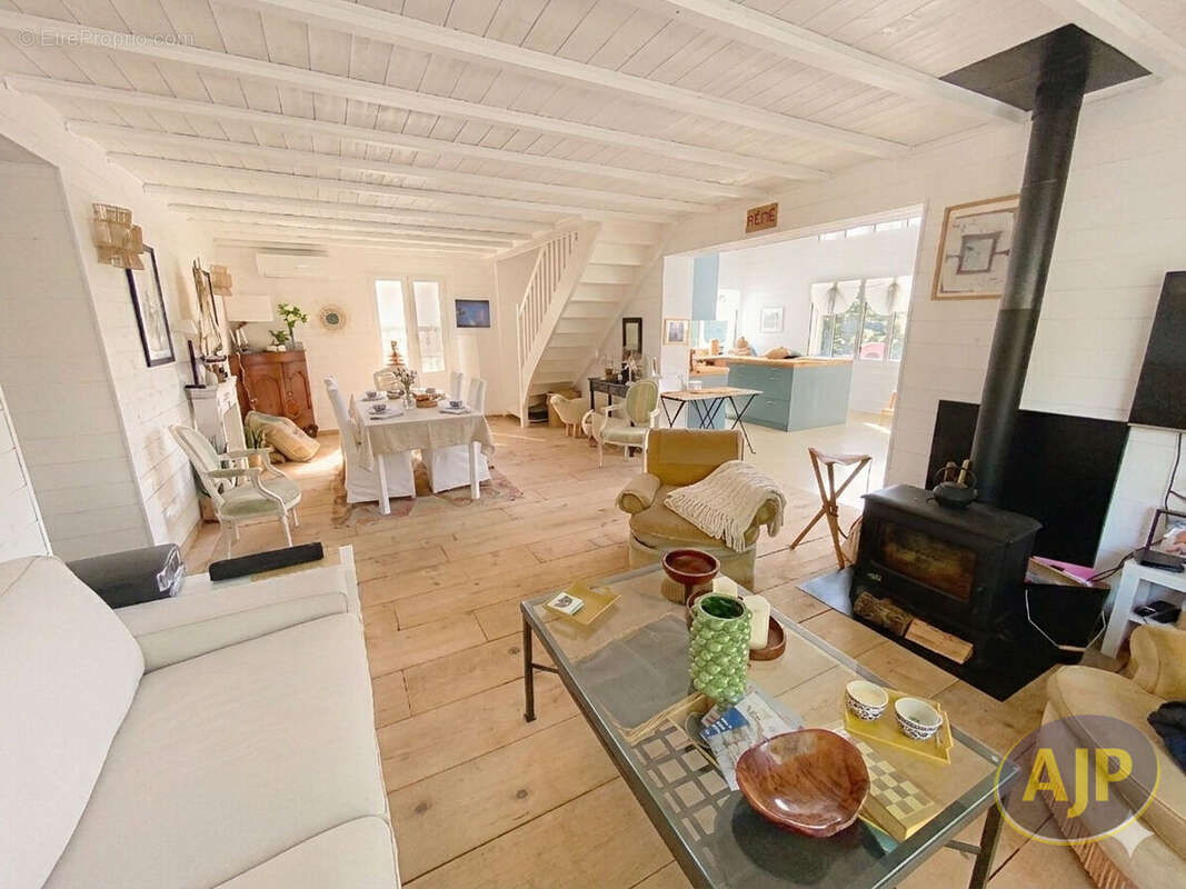 Maison à ARES