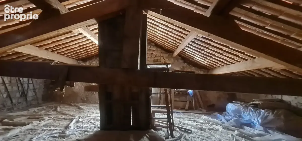 Maison de ville - à rénover entièrement - tout à l'égout - 4 niveaux dont garage et pièces voûtées - bon toit - photo 9