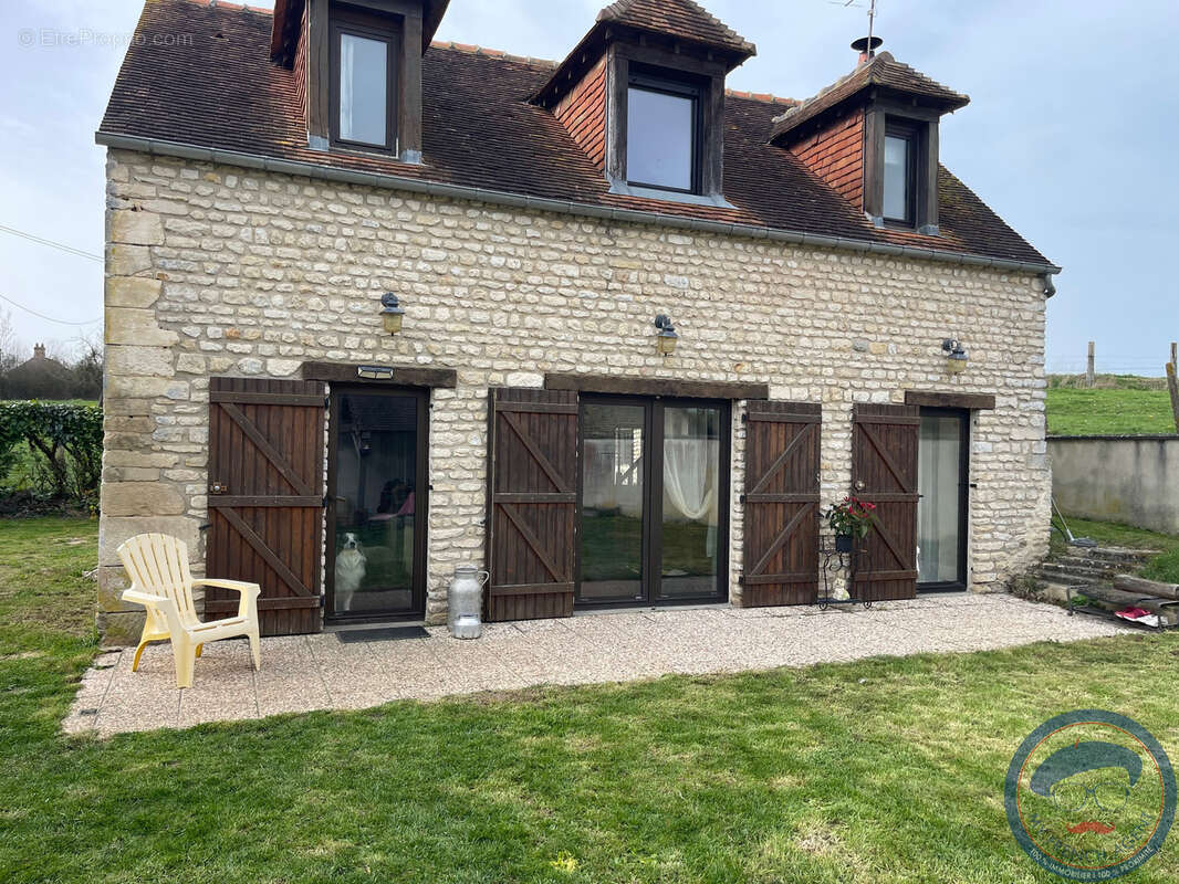 Maison à FONTAINE-LES-BASSETS