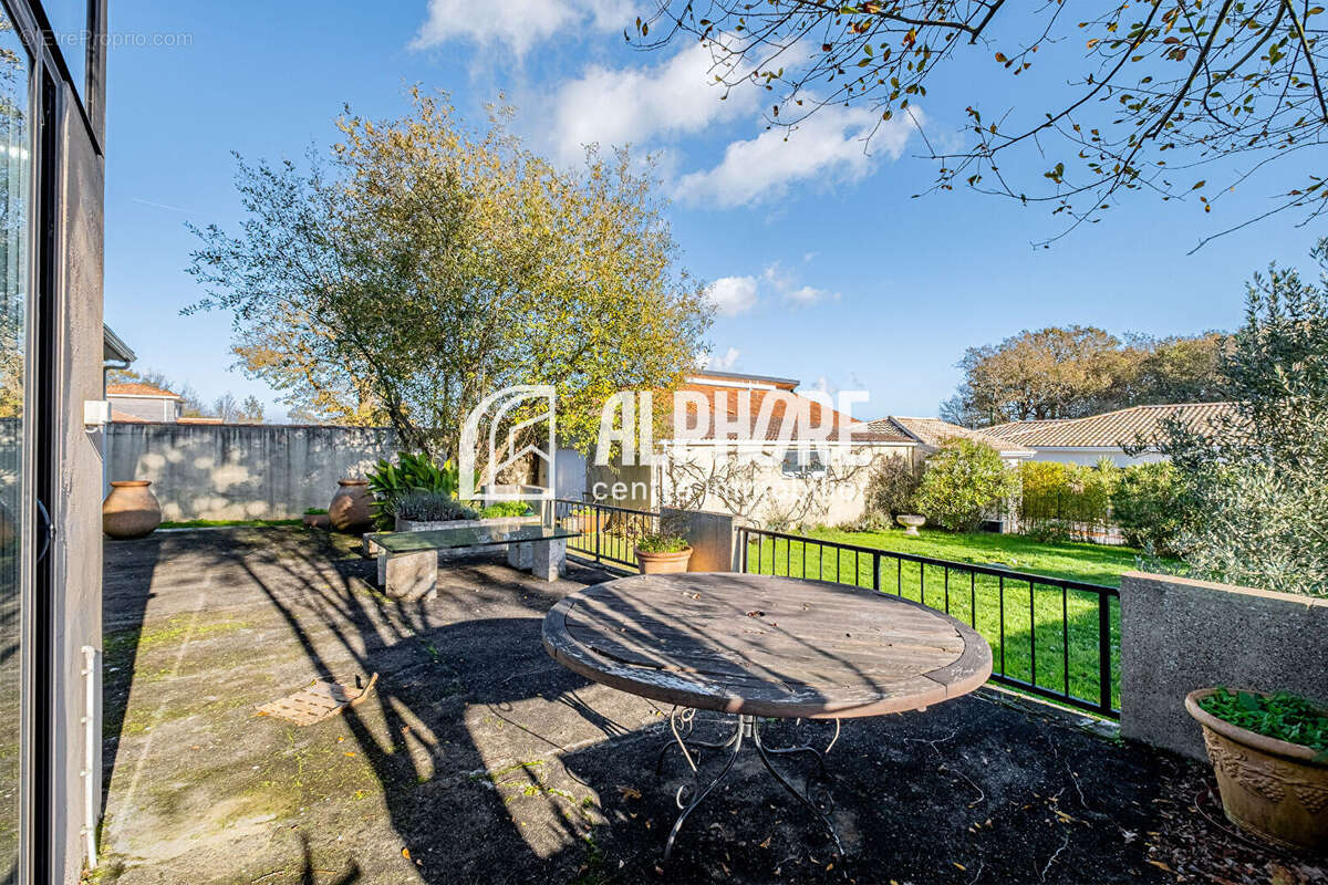 Maison Familiale à Pornic T5  - 4ch - de 97 m² - véranda de14 m²  (111 m² au total), grand garage - photo 9