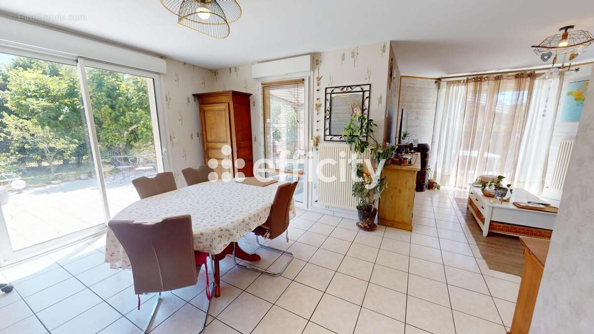 Maison 134 m² à Amagney  - photo 13