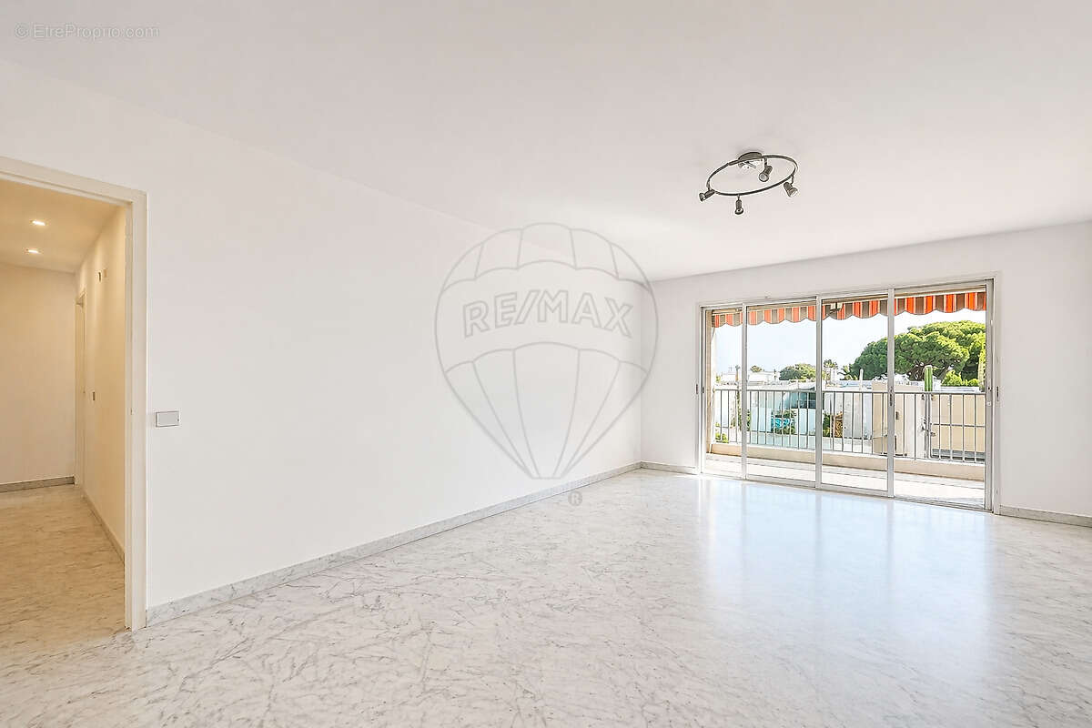Appartement à SAINT-LAURENT-DU-VAR