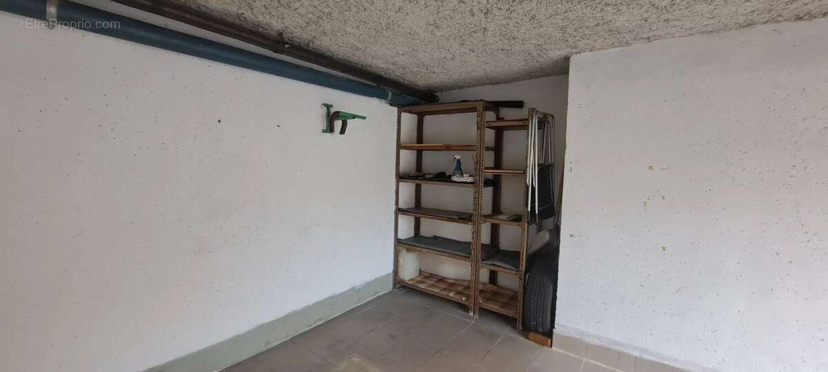 Parking à LE PONT-DE-CLAIX