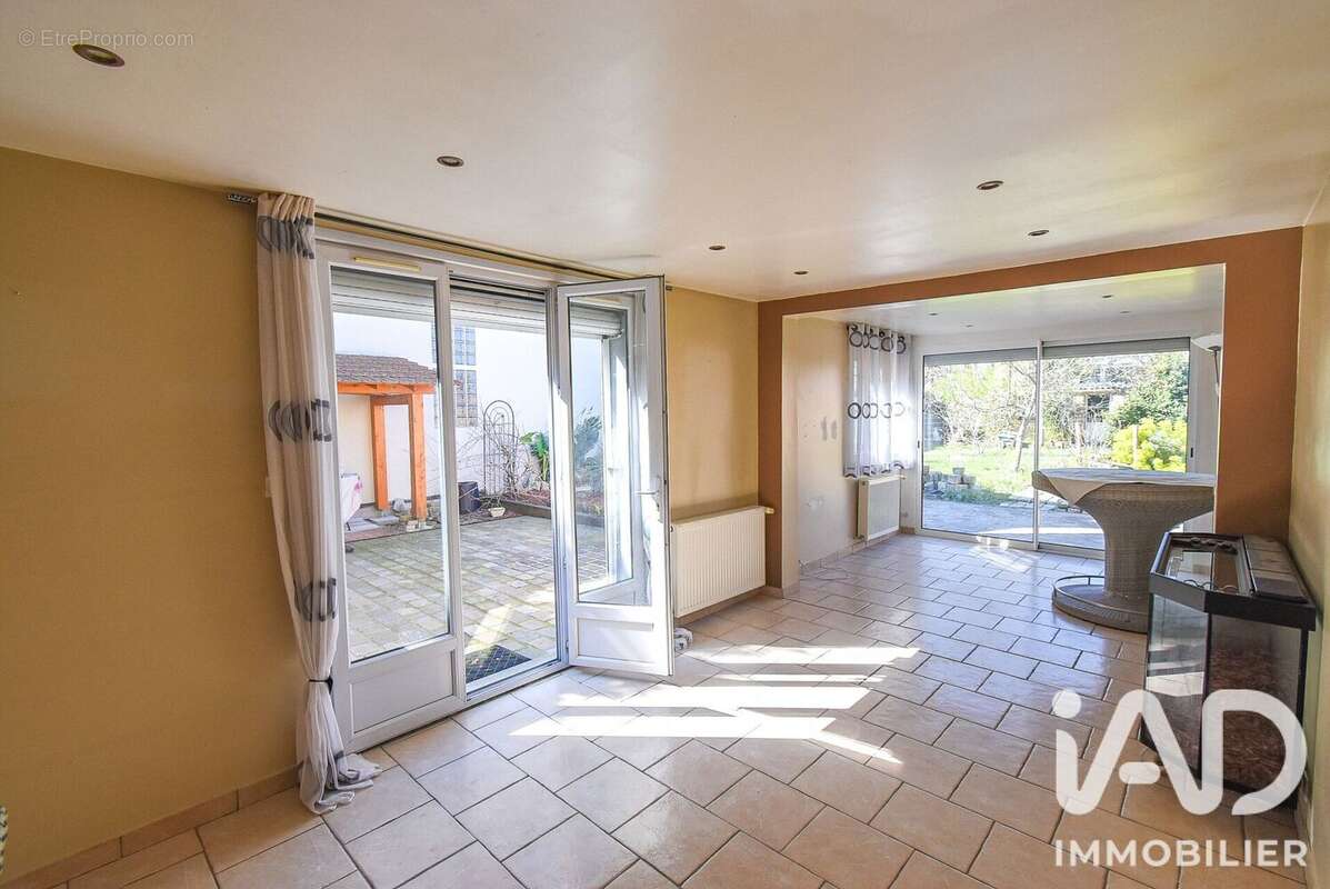 Maison 100 m² à Montfermeil  - photo 2