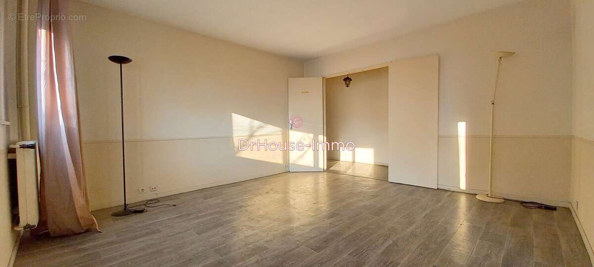 Appartement à PARIS-19E