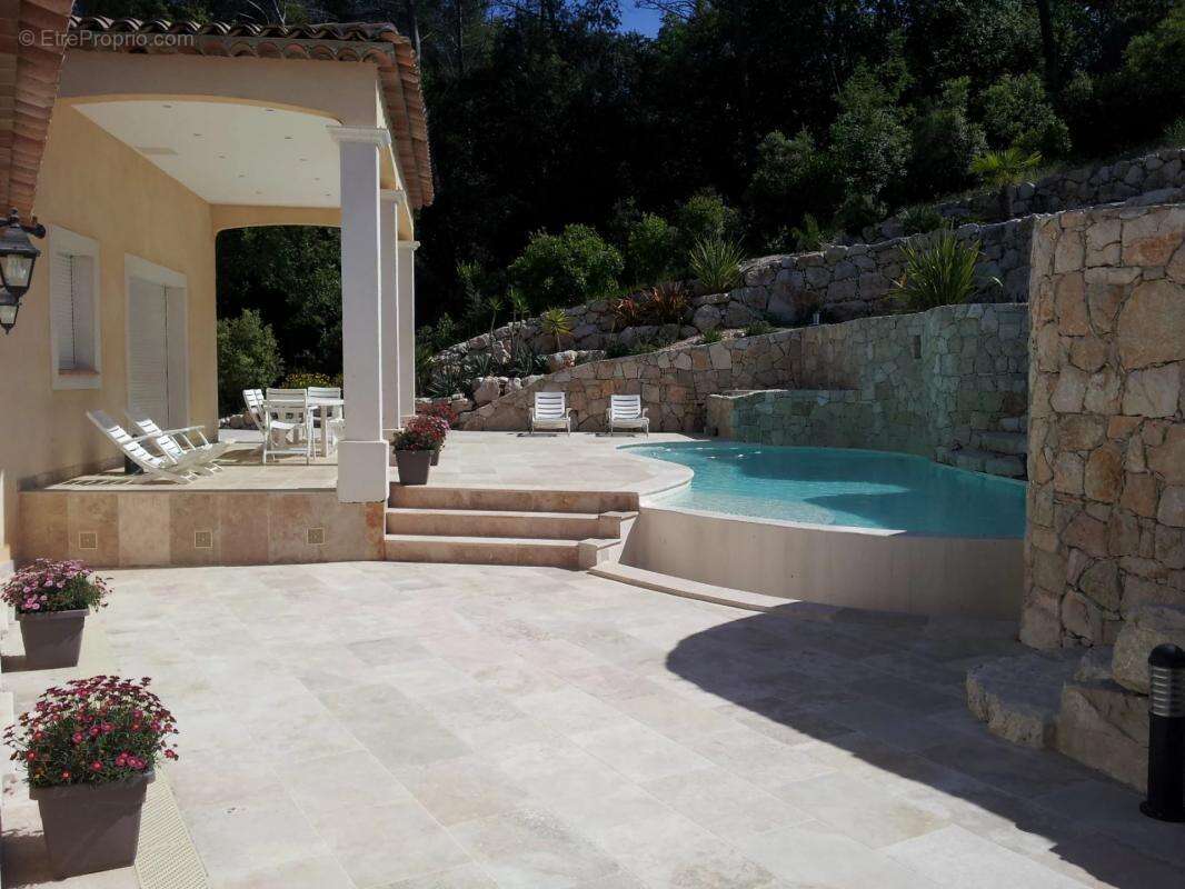 Maison à ROQUEFORT-LES-PINS