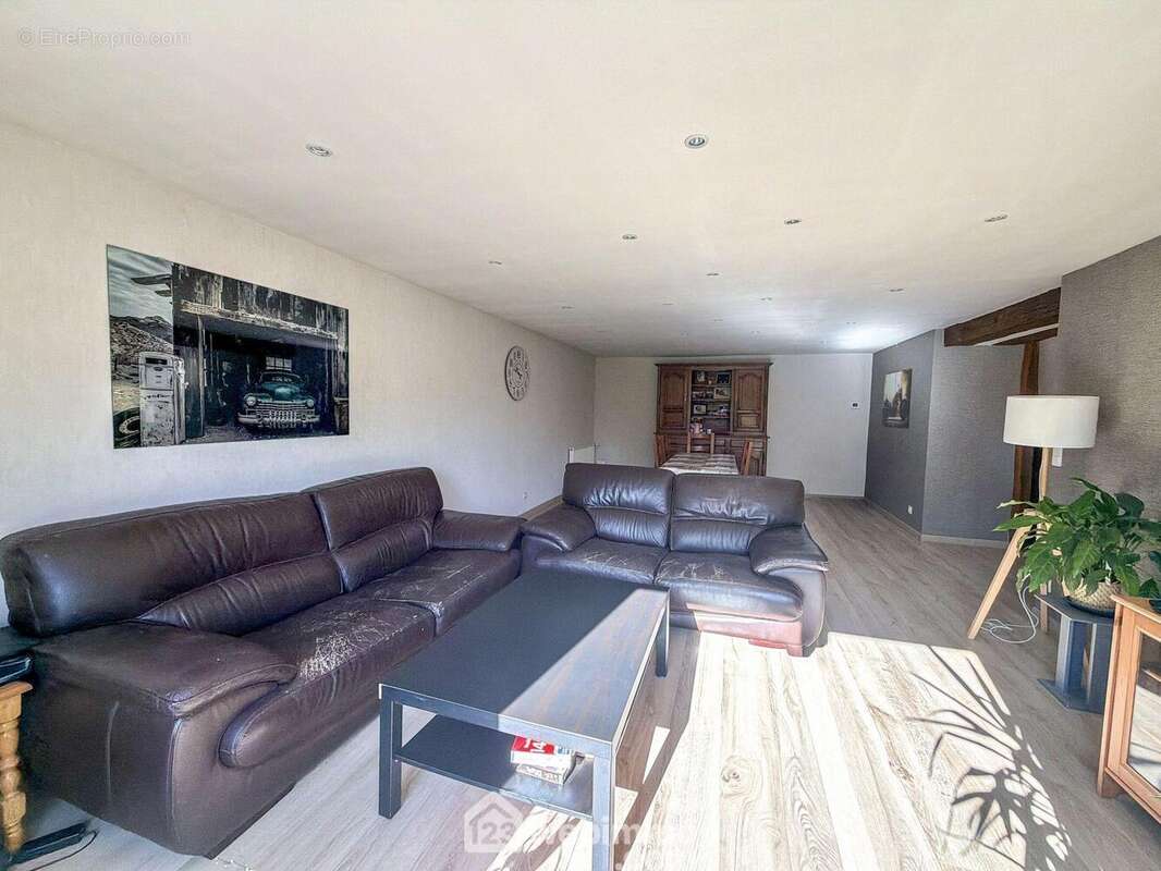 Salon - Maison à AMBLY-SUR-MEUSE