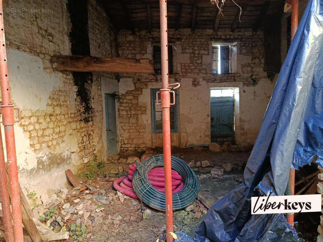 Maison à SAINT-GEORGES-DES-COTEAUX