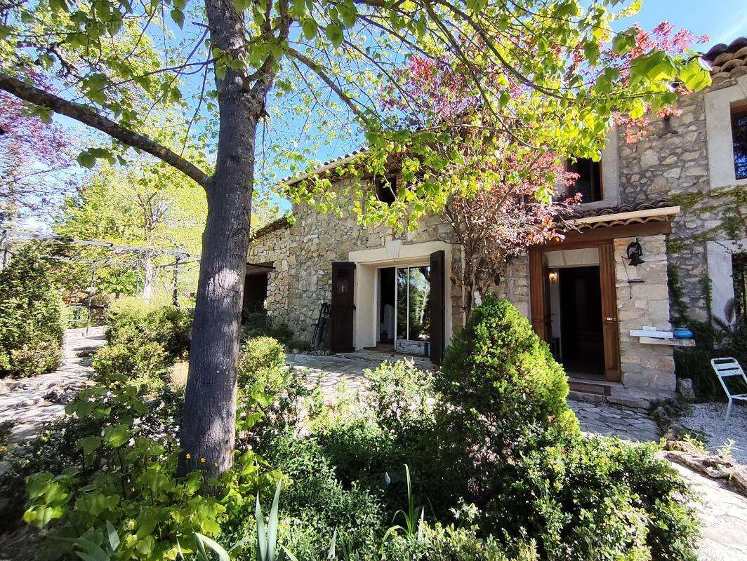 Superbe bastide du XVIIIᵉ siècle – Domaine de charme avec chambres d’hôtes, gîte et restaurant d'été - Aux portes du Verdon - photo 3