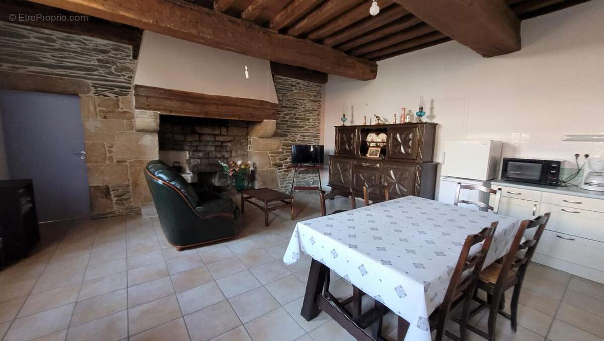 Maison à MERLEAC