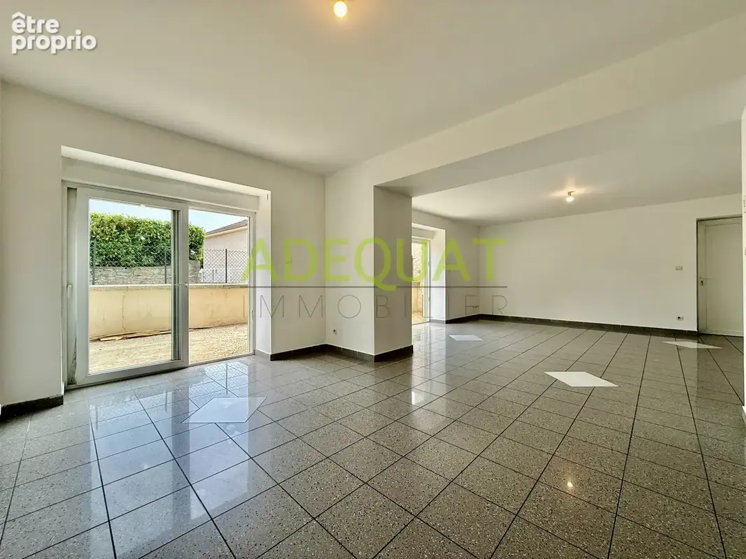 VENERIEU, Maison individuelle / 4 chambres / garage attenant / cour intérieur... - photo 5