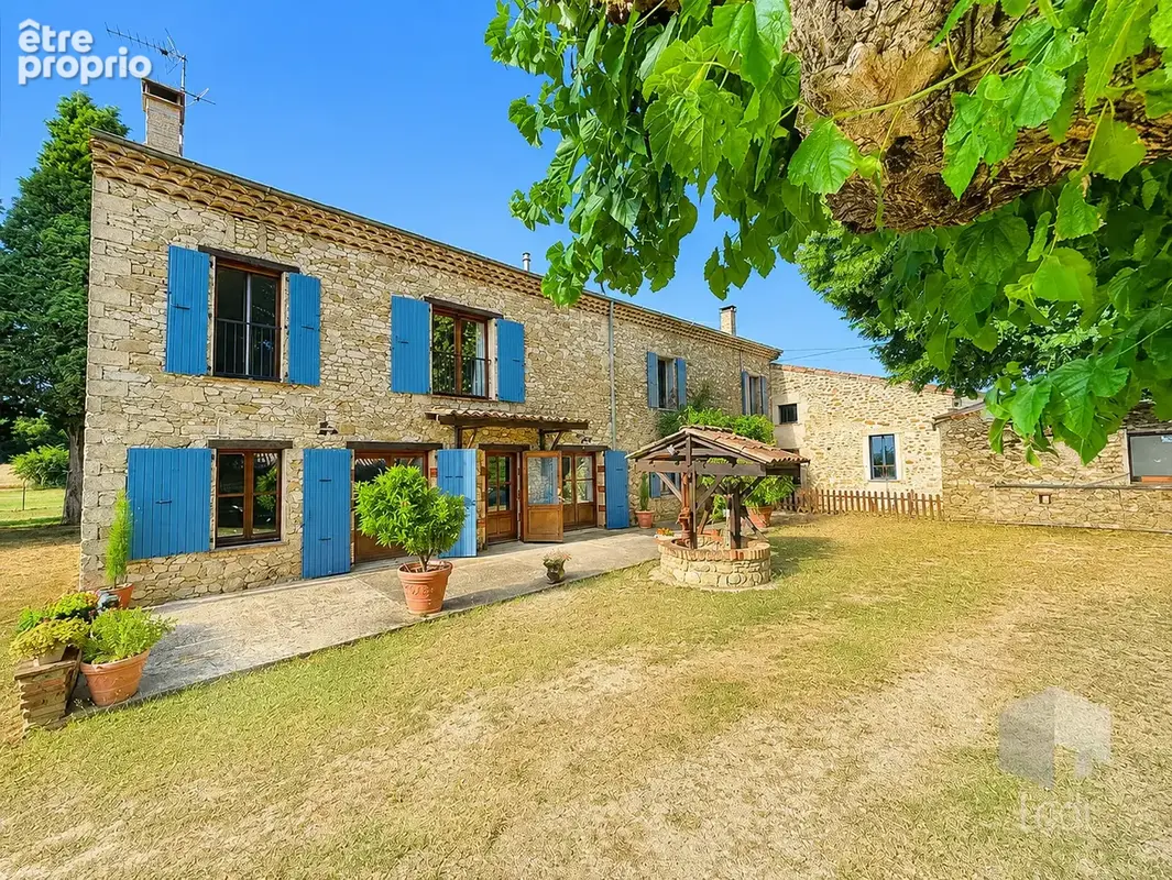 CHAROLS, propriété de 365 m2 sur un terrain 2 hectares - photo 11
