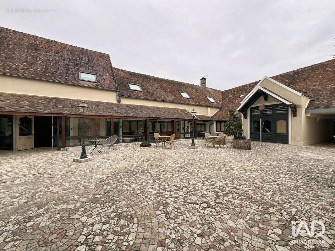 Photo 8 - Commerce à MOISSY-CRAMAYEL