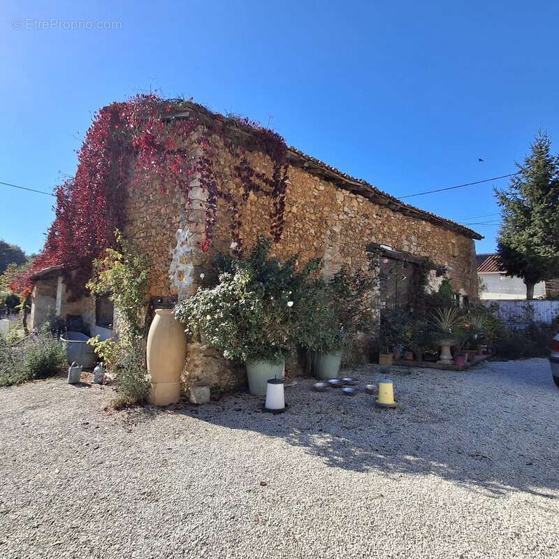 Maison à CHASSENEUIL-SUR-BONNIEURE