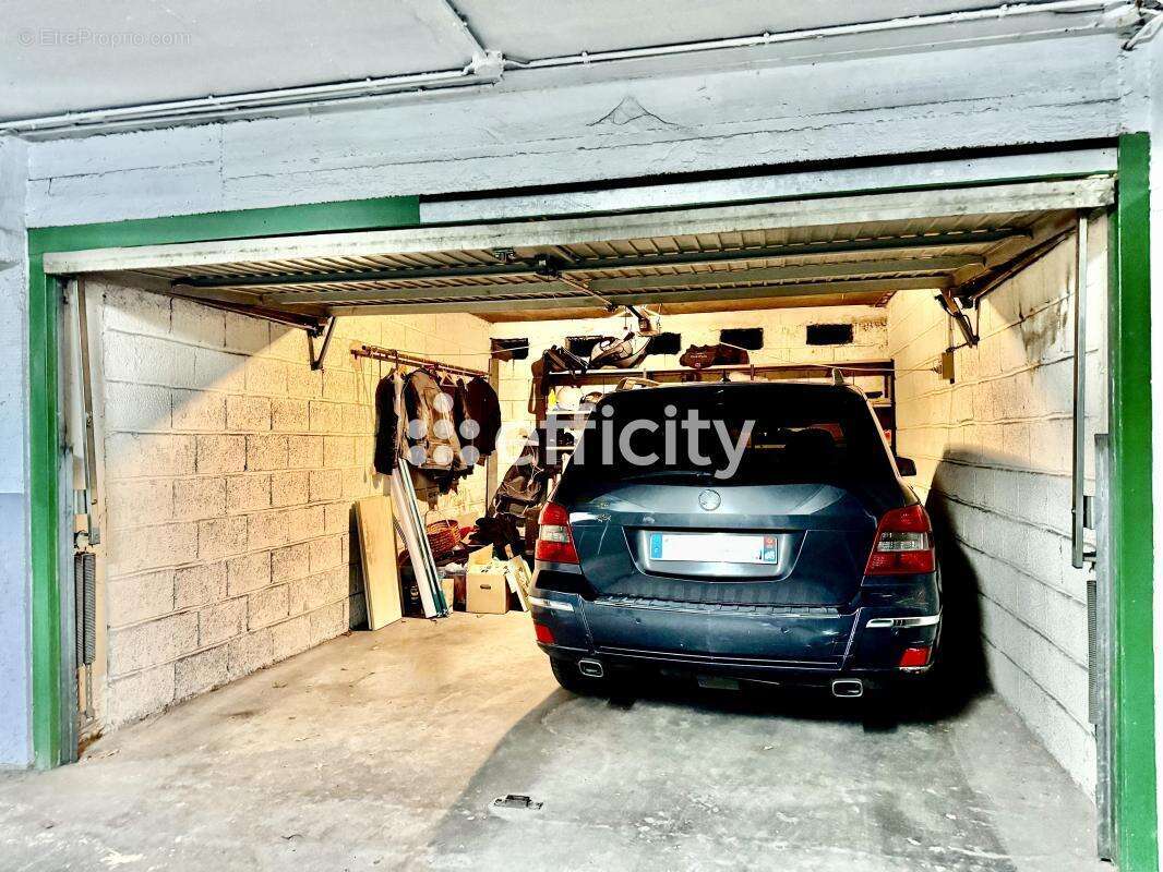 Parking à LA CELLE-SAINT-CLOUD
