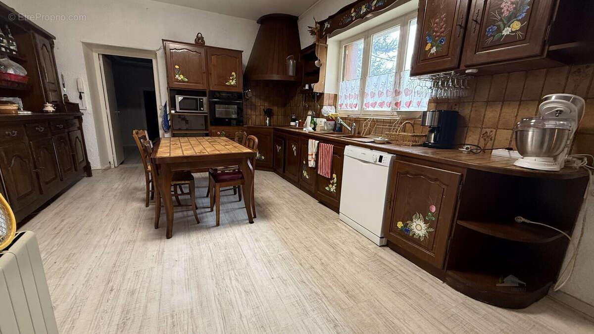 Cuisine actuelle  - Maison à MARCILLOLES