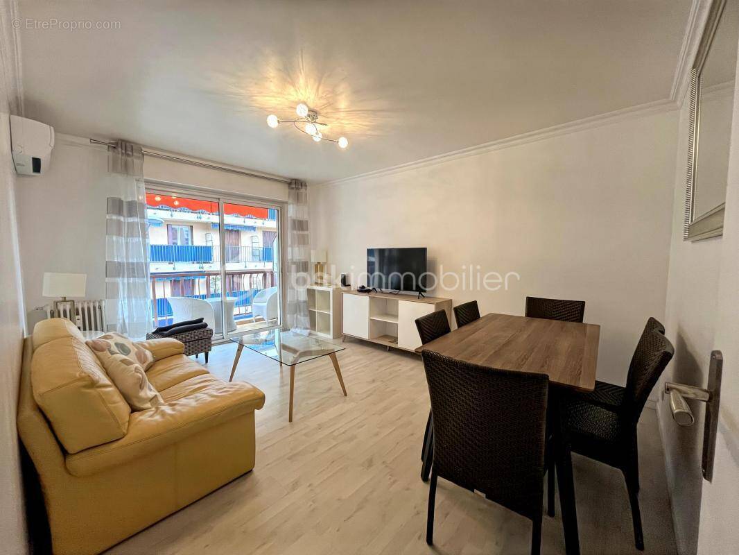 Appartement à VALLAURIS