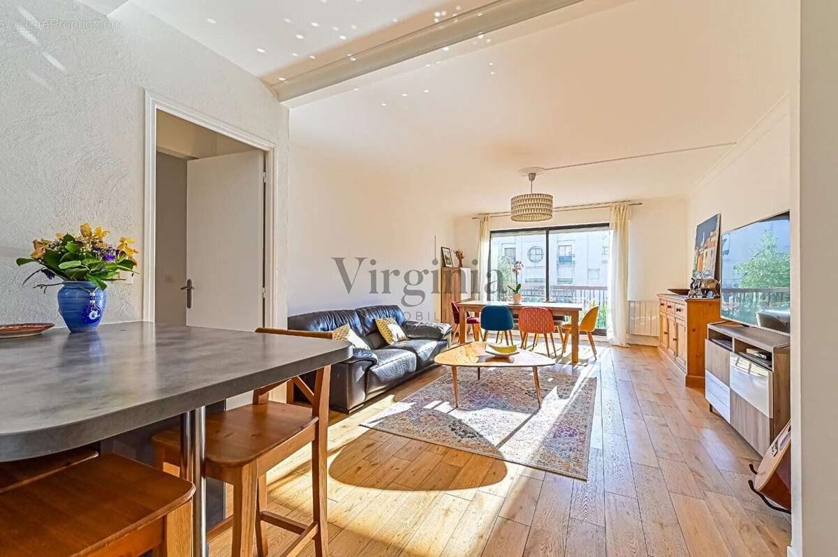 Appartement à CHARENTON-LE-PONT