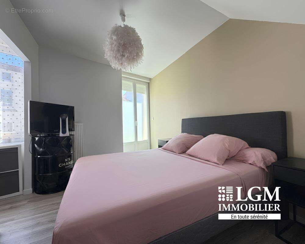 63730 LES MARTRES-DE-VEYRE, maison de bourg entièrement rénovée – 71 m², 3 pièces – - photo 2