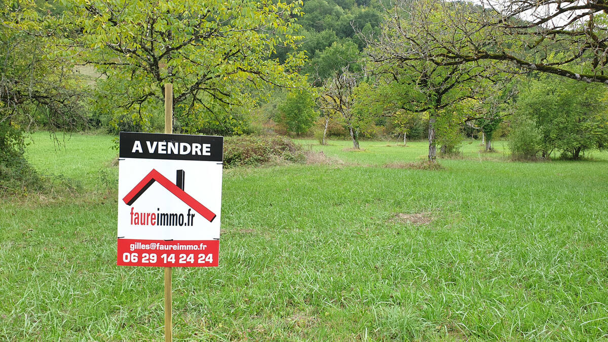 Terrain à TERRASSON-LAVILLEDIEU