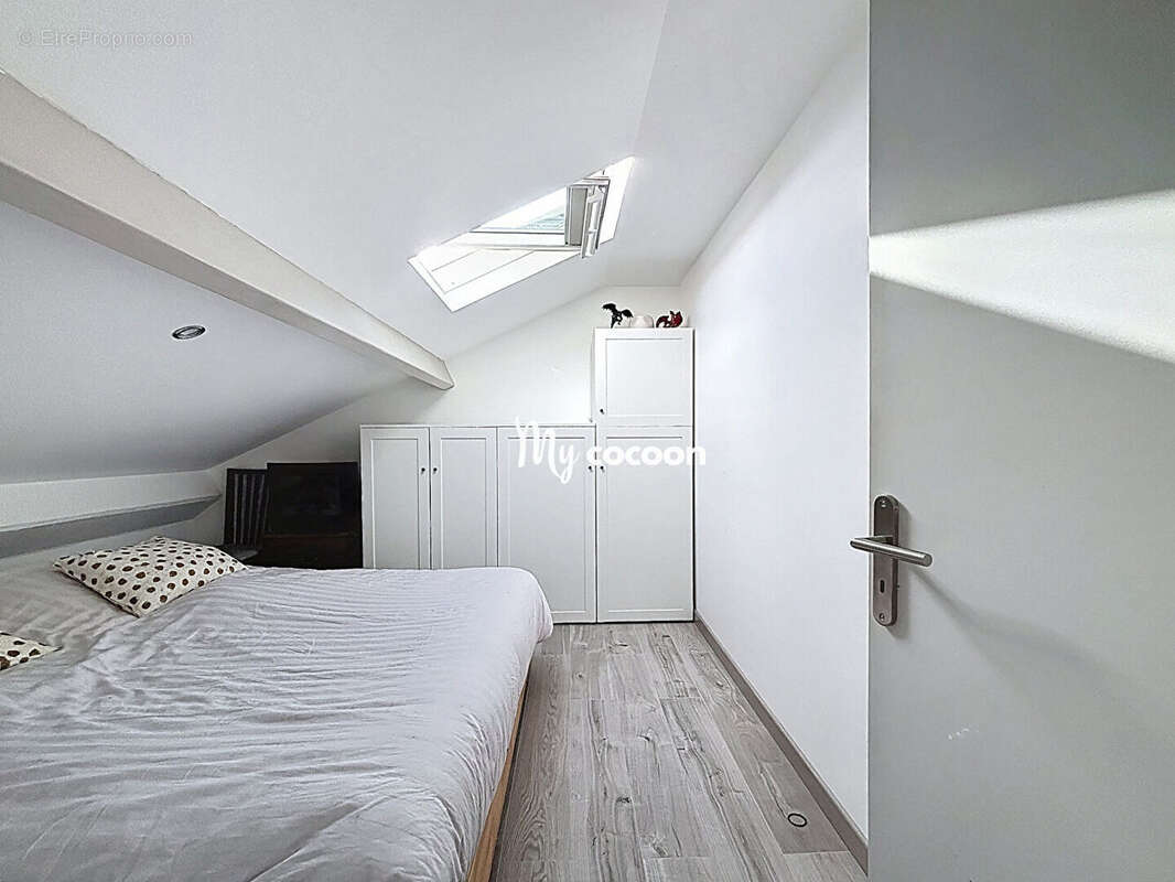 Appartement à SAINT-GENIS-LES-OLLIERES