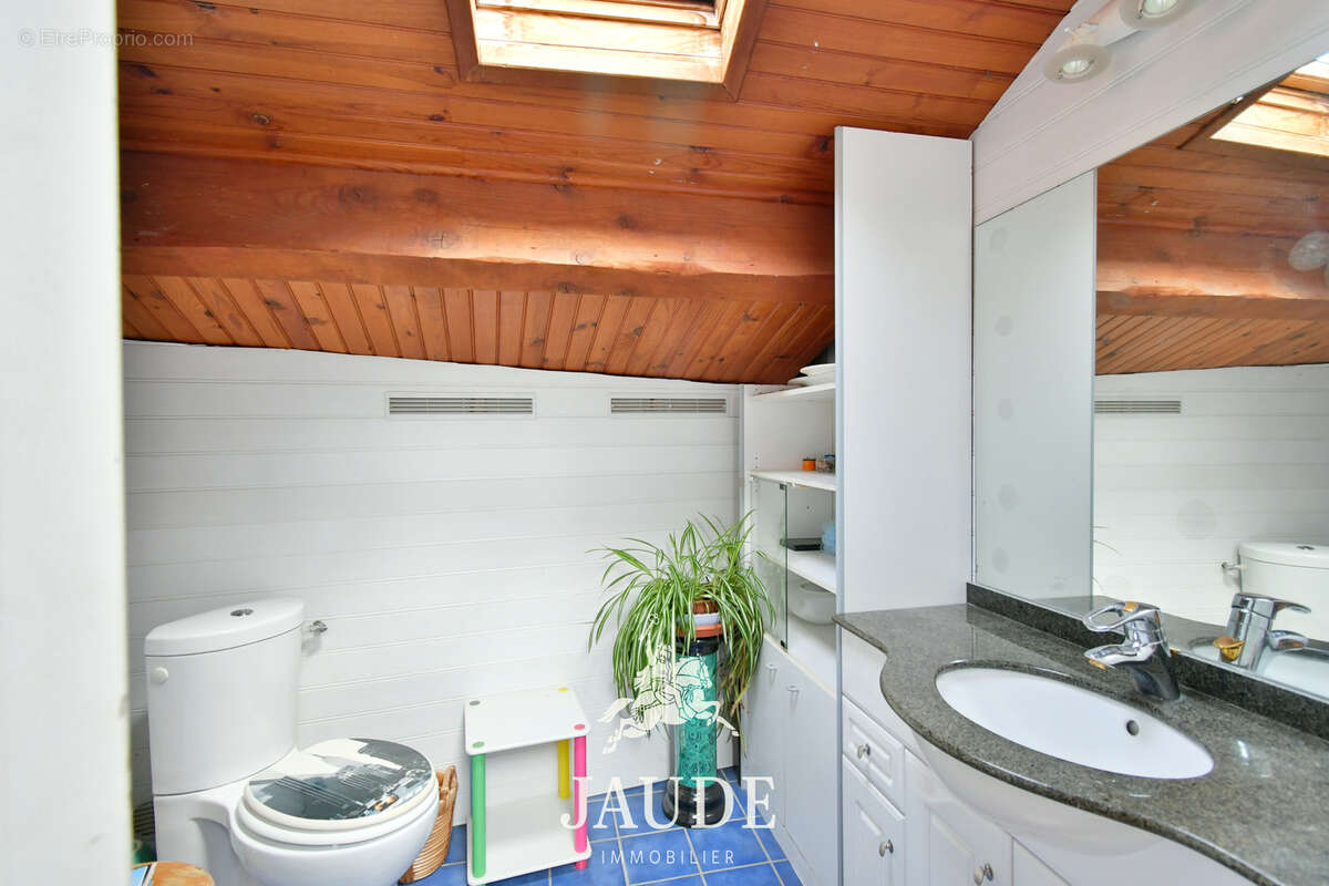 Maison de bourg (100m2) avec petit garage et cave à Ceyrat - photo 7
