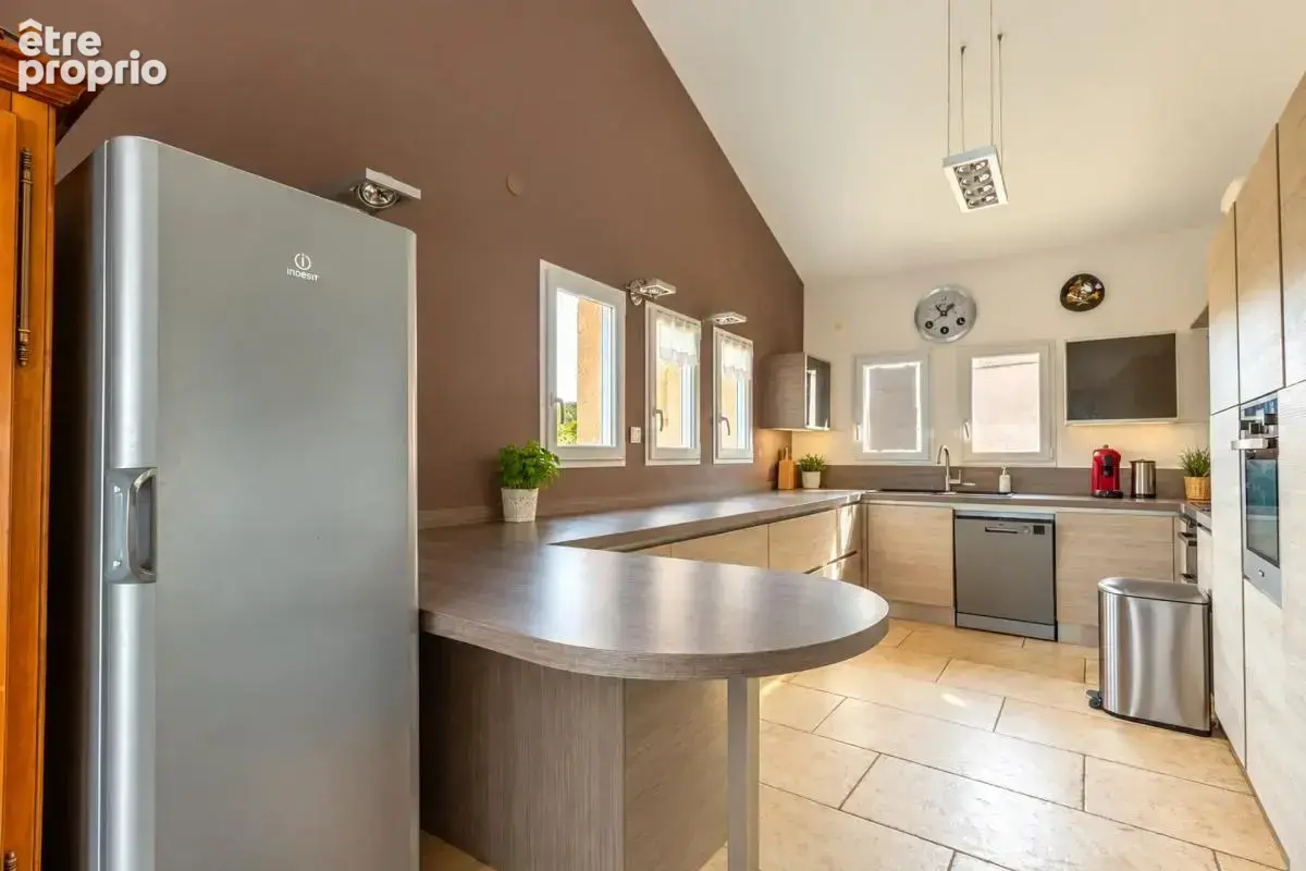 Maison de 7 pièces de 185 m² à Villefranche-sur-Saône - Bordelan - photo 10