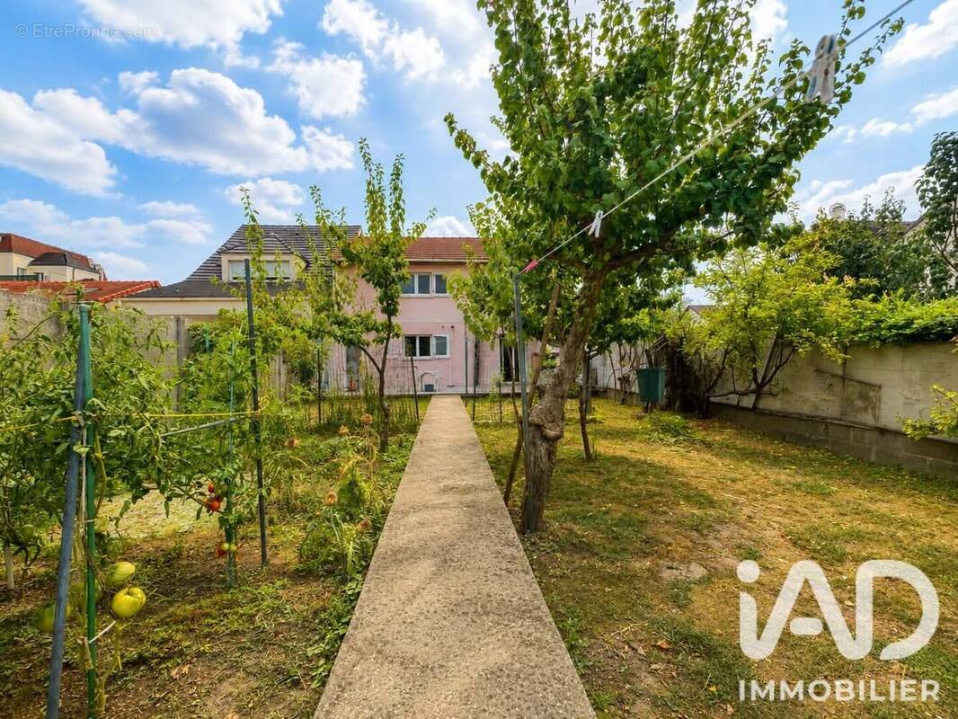 Photo 1 - Maison à LE BLANC-MESNIL