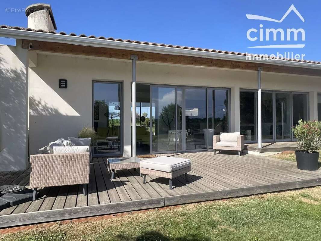 POUCHARRAMET —Villa d'architecte – 160 m² – Piscine – Parc de 3 500 m² – Vue campagne, lac et Pyrénées - photo 17