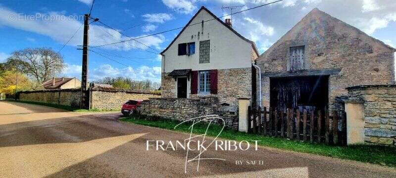Maison 105 m² à Savigny-En-Terre-Plaine  - photo 9
