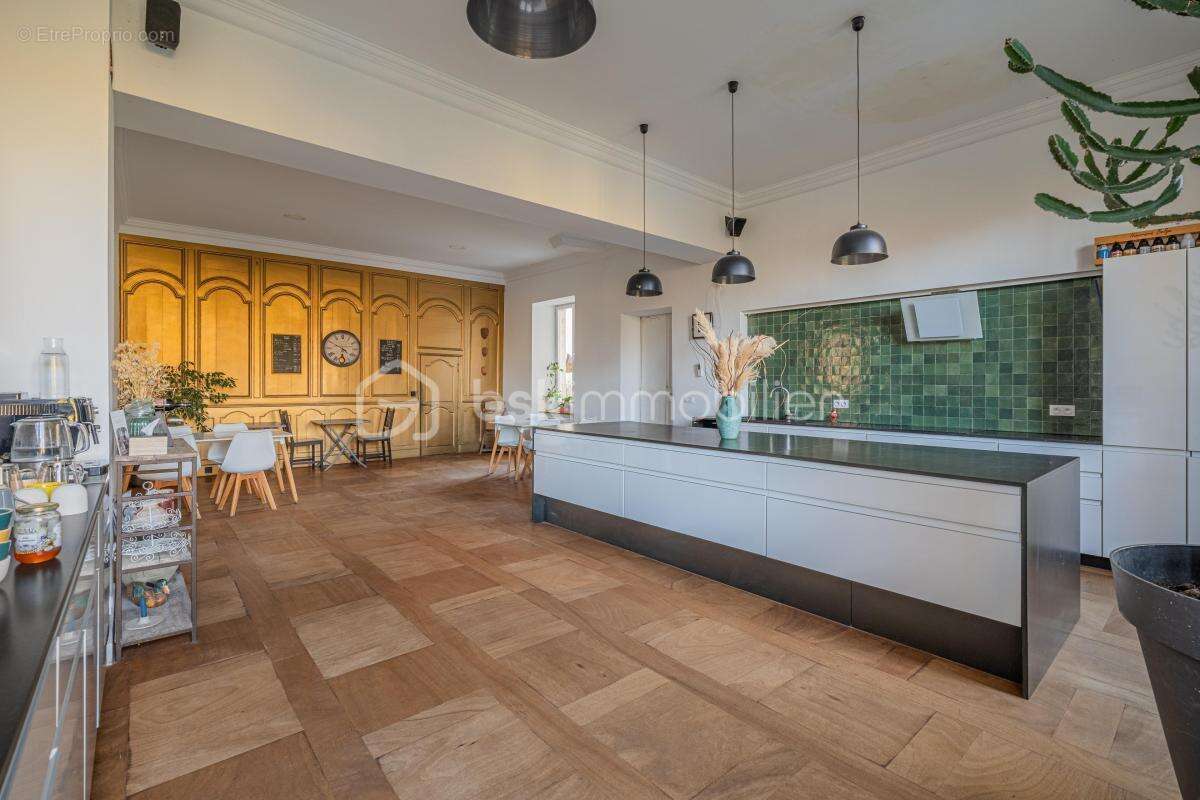 Commerce à POUILLON