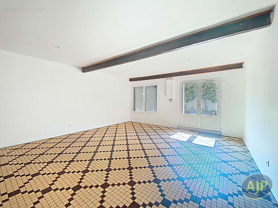 Maison à LEOGNAN